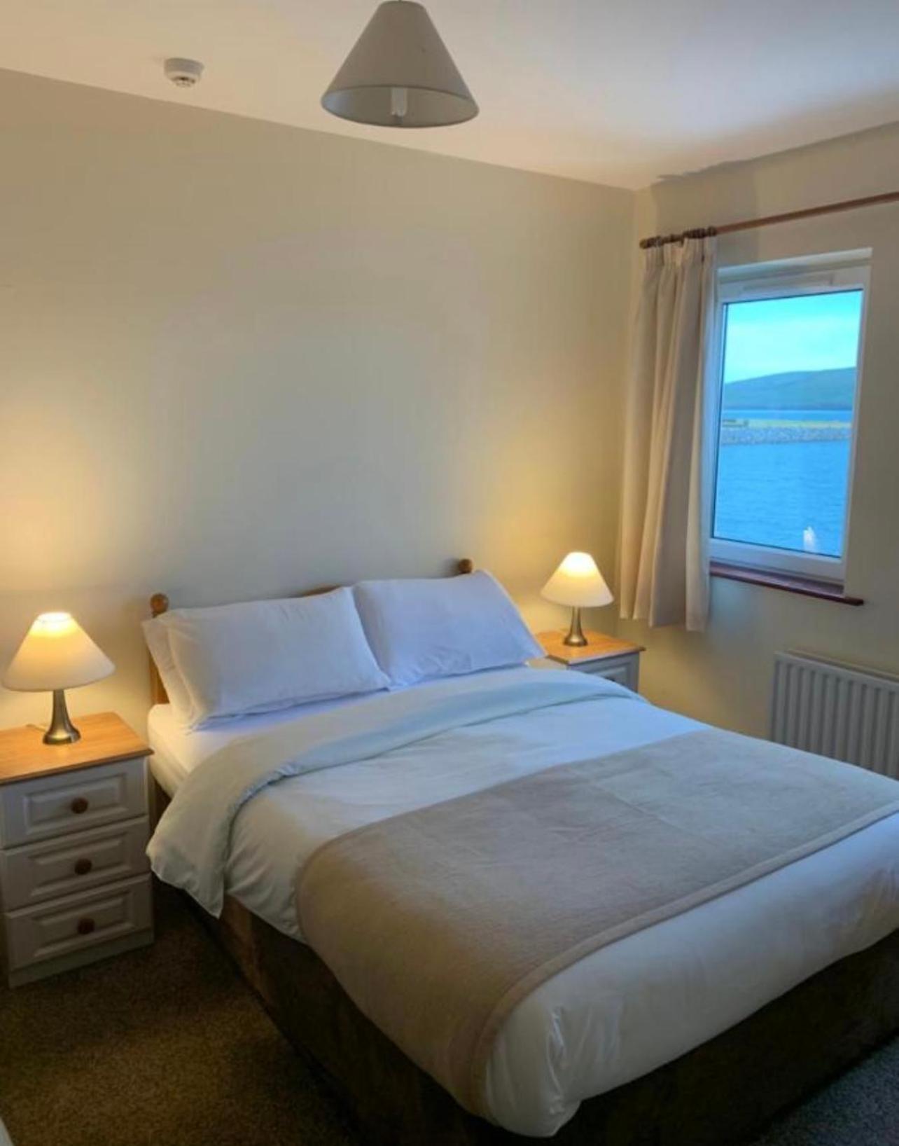 Dingle Harbour Nights Hotel Ngoại thất bức ảnh