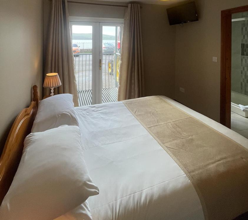Dingle Harbour Nights Hotel Ngoại thất bức ảnh